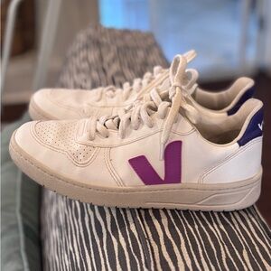 Veja White and Fuchsia/Purple Women's Sneakers